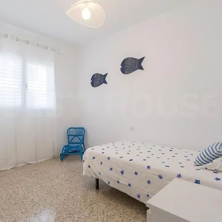 Lägenhet Cozy In Beach. *