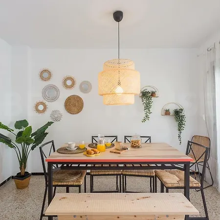 Lägenhet Cozy In Beach. *